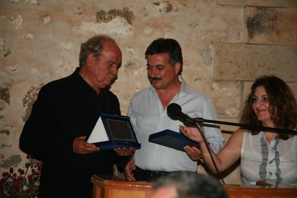 &Lambda;&alpha;&omicron;&gamma;&rho;&alpha;&phi;&iota;&kappa;ό &Mu;&omicron;&upsilon;&sigma;&epsilon;ί&omicron; &Iota;&nu;ί&omicron;&upsilon;