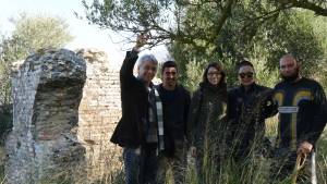 &Xi;&epsilon;&kappa;ί&nu;&eta;&sigma;&epsilon; &tau;&omicron; έ&rho;&gamma;&omicron; "&Alpha;&pi;&omicron;&kappa;ά&lambda;&upsilon;&psi;&eta; &kappa;&alpha;&iota; &sigma;&tau;&epsilon;&rho;έ&omega;&sigma;&eta; &mu;&nu;&eta;&mu;&epsilon;ί&omega;&nu; &sigma;&tau;&eta;&nu; &Alpha;&rho;&kappa;&alpha;&delta;ί&alpha;-Ί&nu;&iota;"